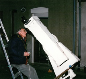 Le Docteur Henri Ducellier en pleine observation cométaire au Newton de 200mm