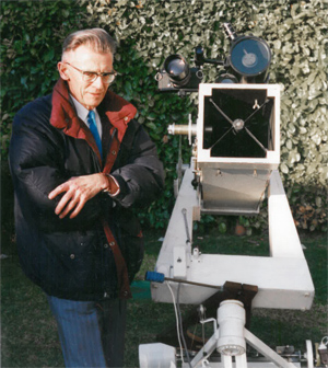 Le docteur Henri Ducellier et son Newton de 200mm f:6 sur monture à fourche