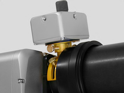 Axis instruments - Diviseur optique STL11000 monté sur la bague de fixation de la caméra.